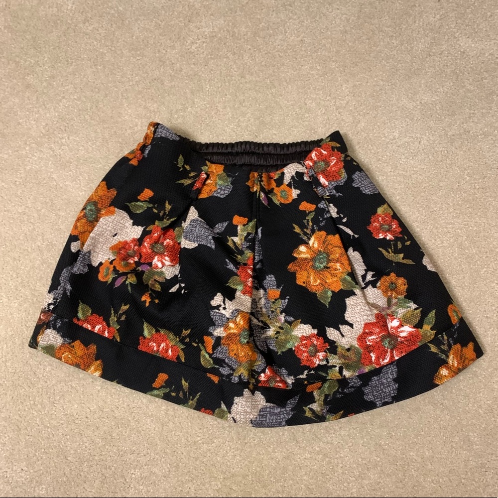 Floral ballerina mini skirt